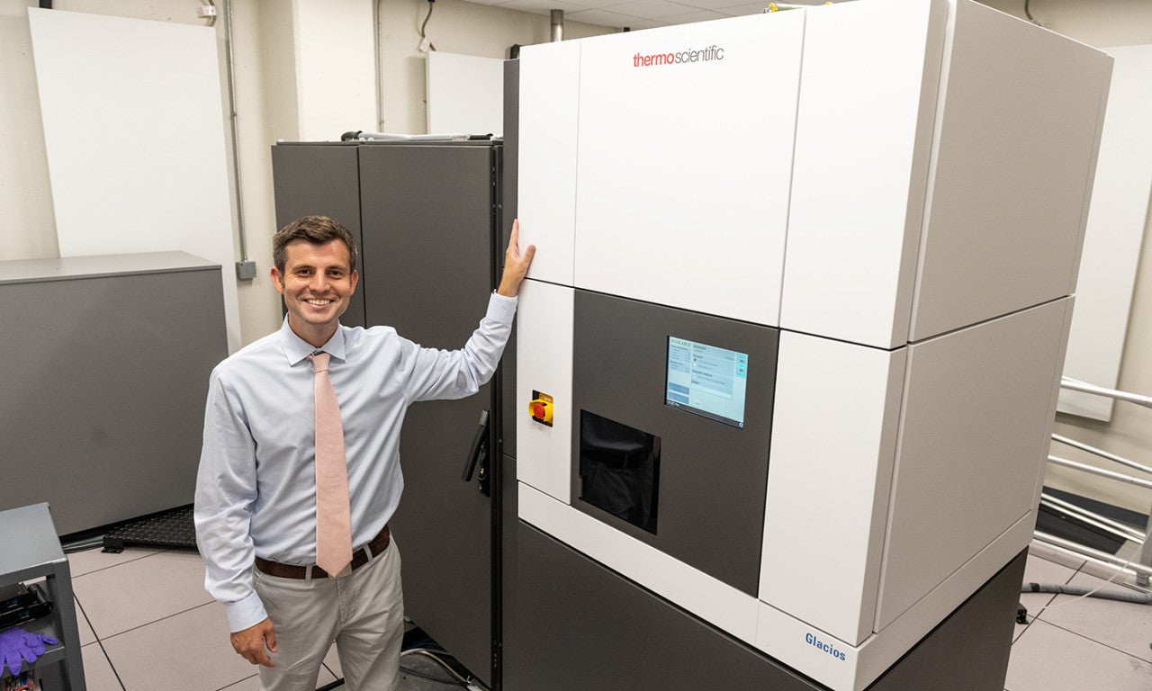 David Taylor with the Glacios cryo-EM.